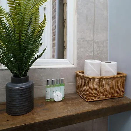 Cosy Close To The Nyugati Train Station بودابست